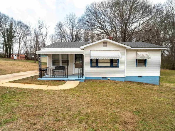 31 Pine Grove Ln, Greenville, SC 29617