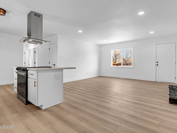 4th image of 1570 Driftwood Ct