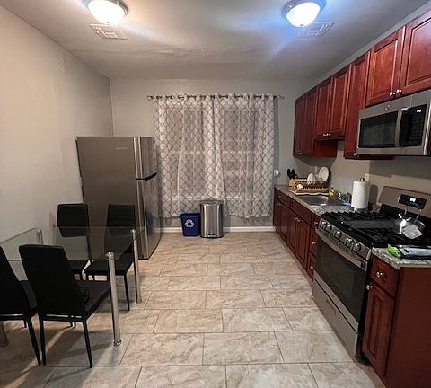 2nd image of 72 Seymour Ave Floor 3