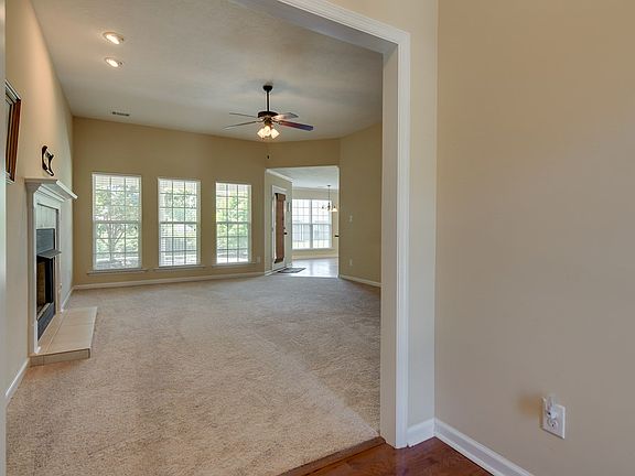 4th image of 674 Ventana Dr