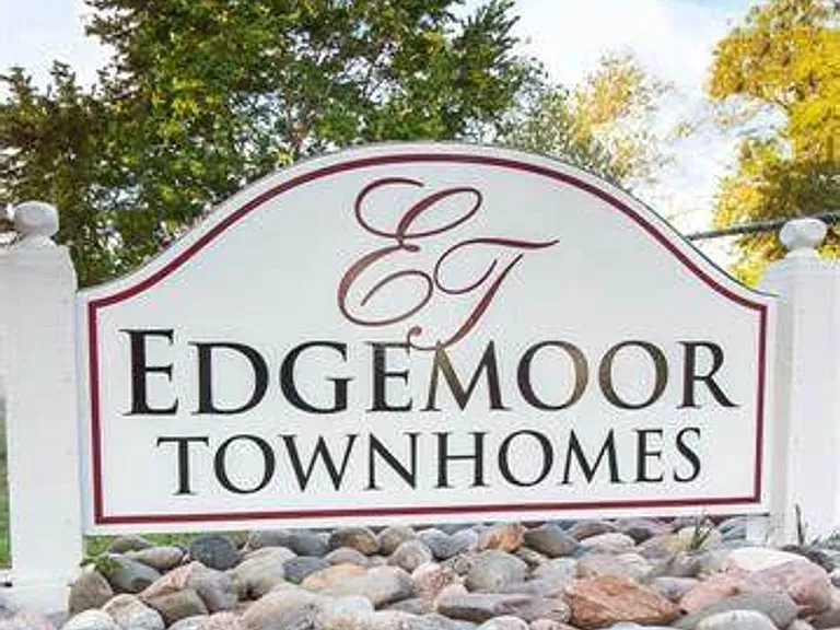 Edgemoor Townhomes — Photo 35