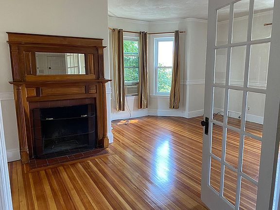 4th image of 1560 Cambridge St #3