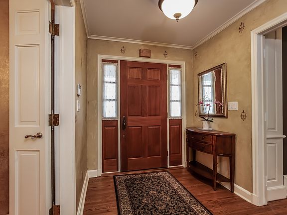 3rd image of 629 Forest Ave