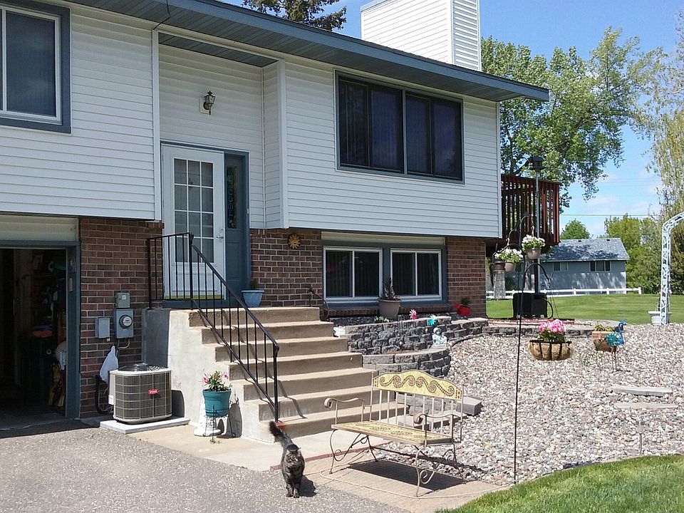 1st image of 572 98th Ln NE