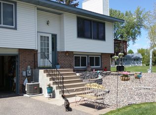 572 98th Ln NE, Blaine, MN 55434