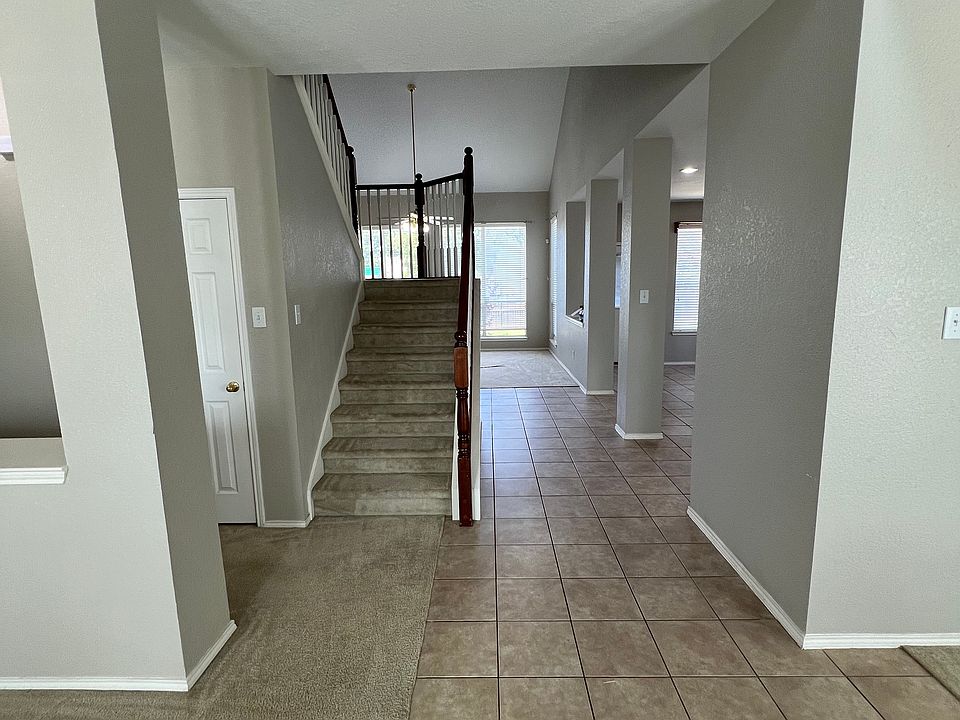 2nd image of 1915 Timberland Dr