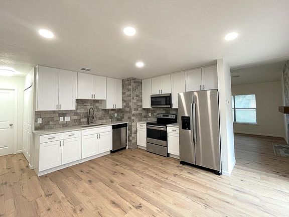 5th image of 3911 Heritage Hill Dr