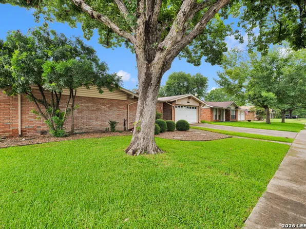 9827 Astronaut Dr, San Antonio, TX 78217