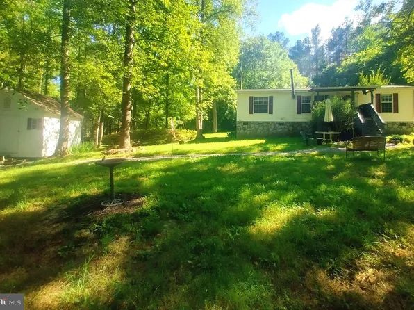 316 Coles Creek Ln, New Canton, VA 23123