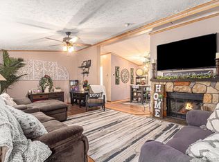 12255 Woodland Ridge Cir, South Lyon, MI 48178