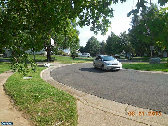 3rd image of 8 Brentwood Ct