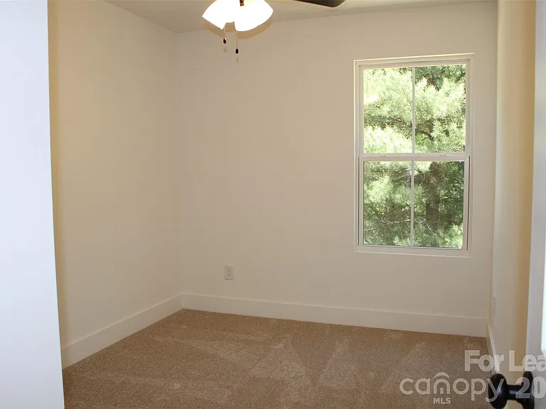 562 W Park Ave #A — Photo 19