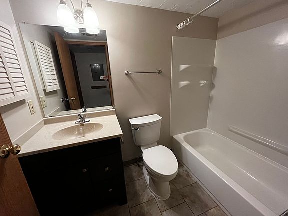 5th image of 100 E 13th Ave APT B