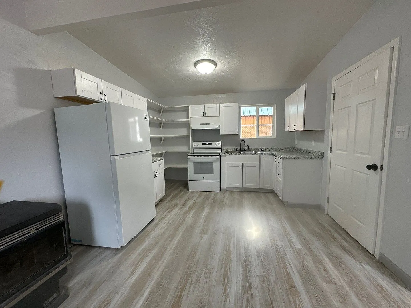 N10th332 — Photo 3