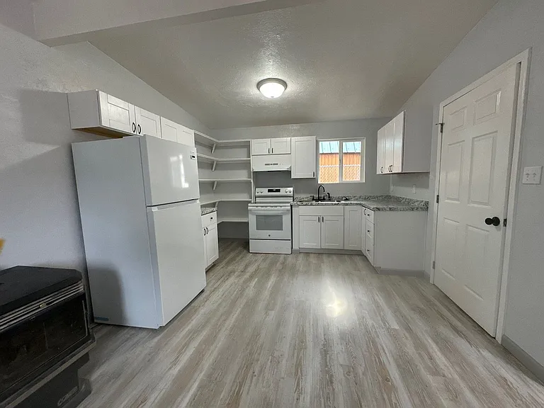 332 N 10th St — Photo 19
