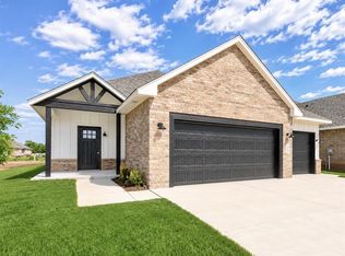 10621 SW 18th St, Yukon, OK 73099