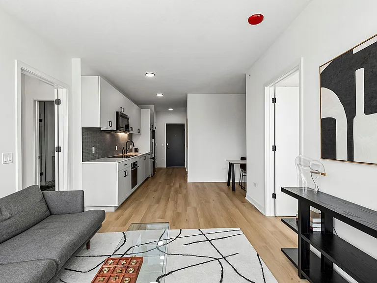 1100-15 W Grand Ave #517 — Photo 33