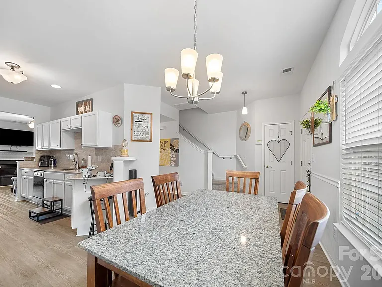 17610 Delmas Dr — Photo 9