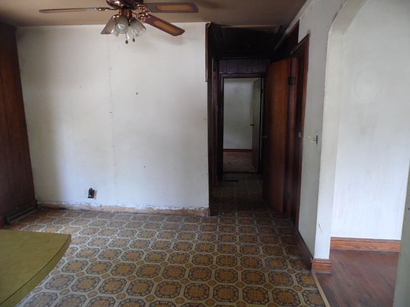 4th image of 771 Oakcrest Cir