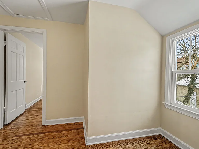 303 Wesley St — Photo 16