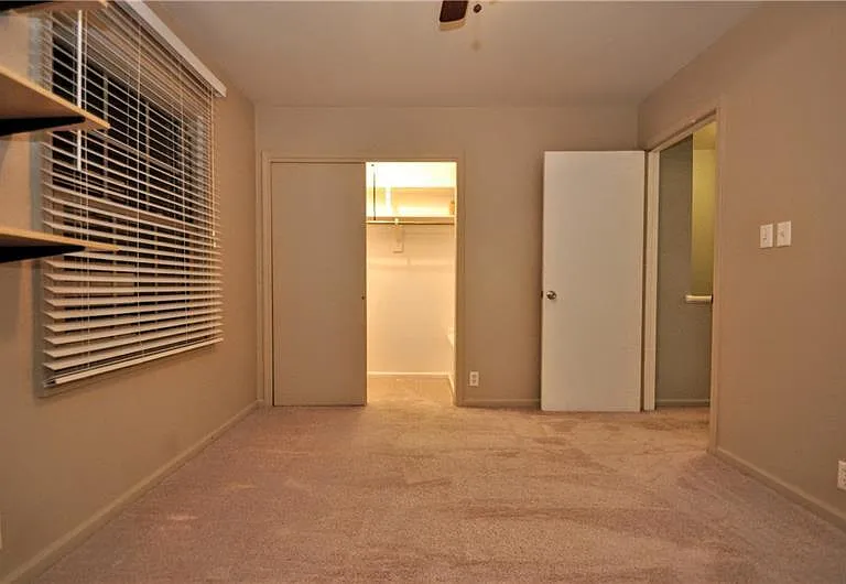 120 Jamestown Ct — Photo 12