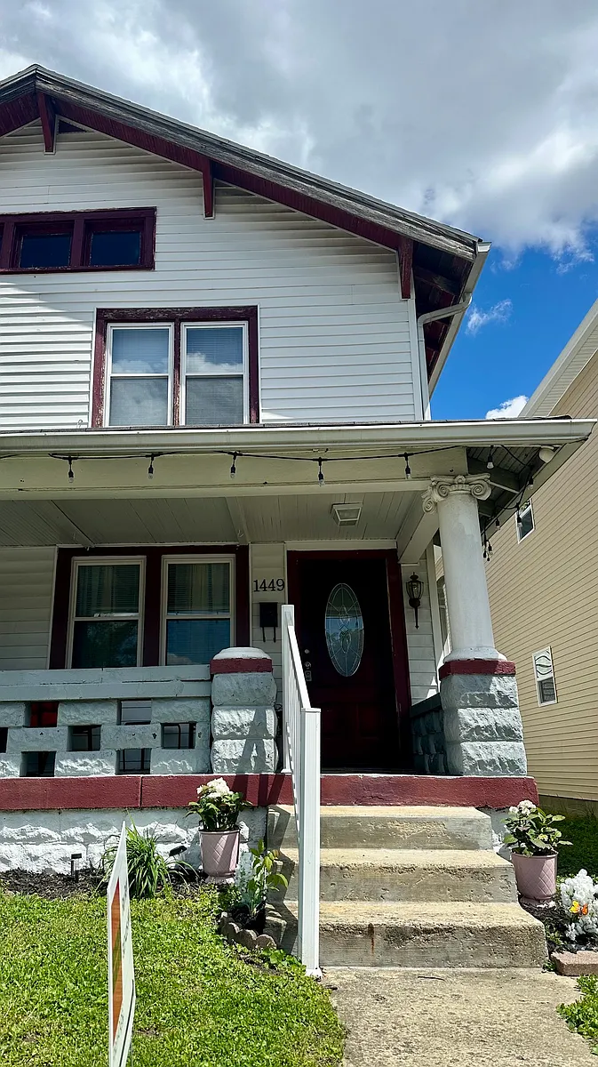 Building Photo - 1449 Montcalm St