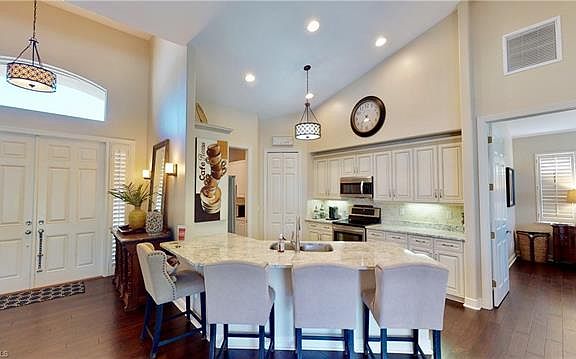 3rd image of 10067 Hidden Pines Ln