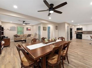 215 Perkins Ave, League City, TX 77573