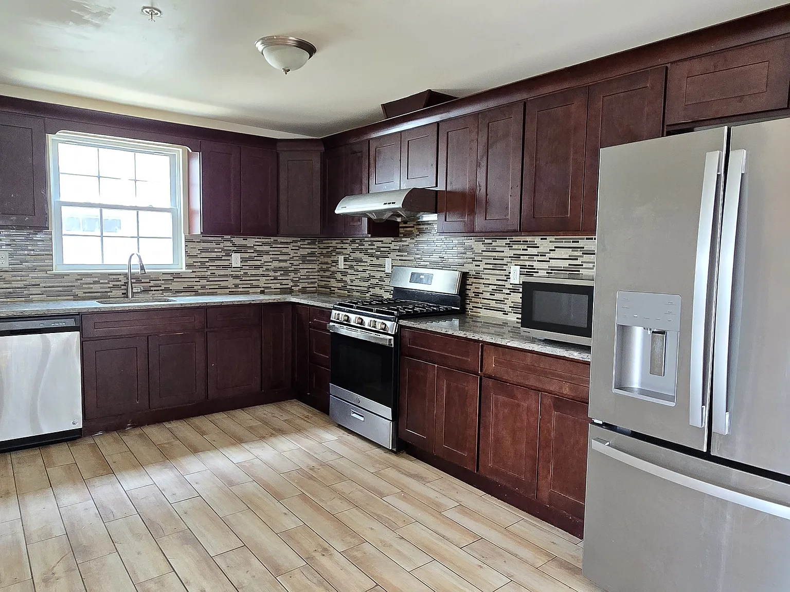 3 bed, 1600 sqft, $2,850 — Photo 2