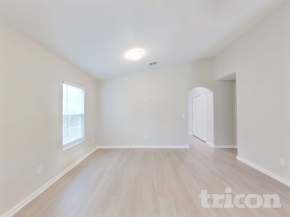 4th image of 621 Birchbark Trail St