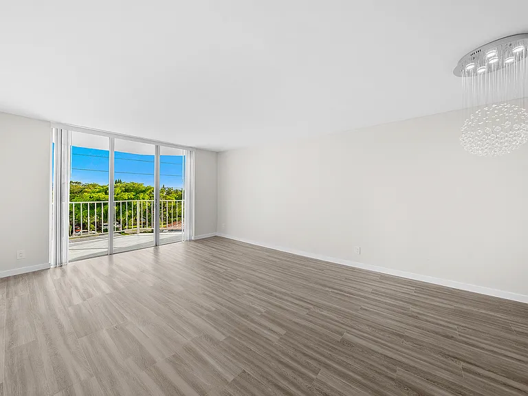 16740 NE 9th Ave #405 — Photo 11
