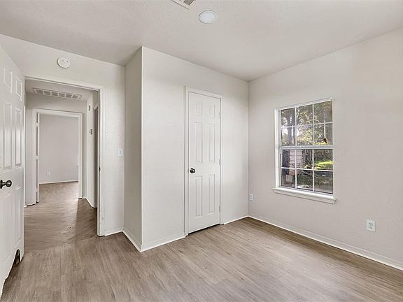 2nd image of 212 SE 27th St
