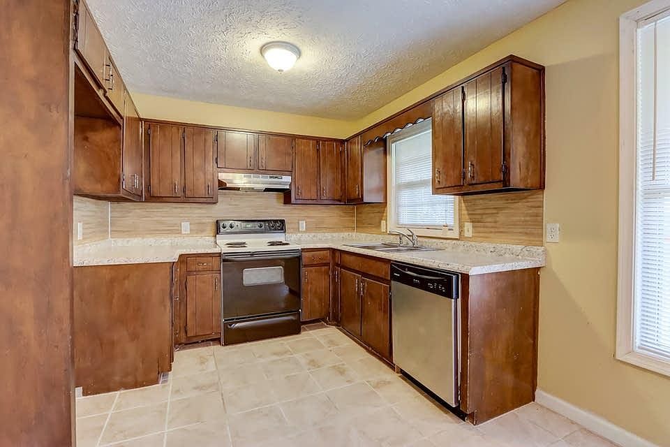 1st image of 950 Doeskin Dr NW