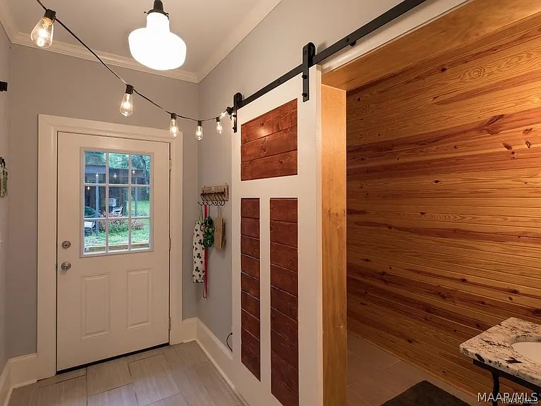 3117 Cloverdale Rd — Photo 11