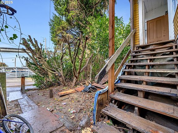 4th image of 156 Lincoln St