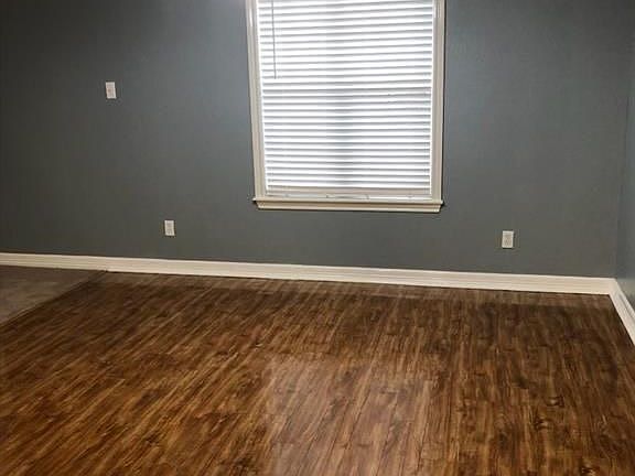 4th image of 2801 Clara Ln