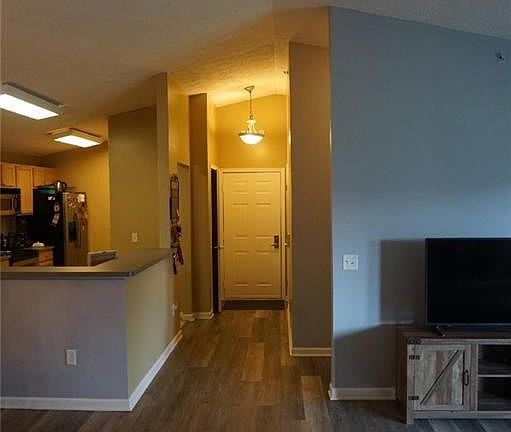3rd image of 3129 Crestmont Ln