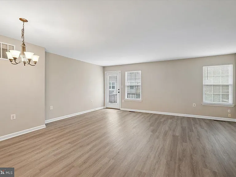 104 Frazer Dr — Photo 16