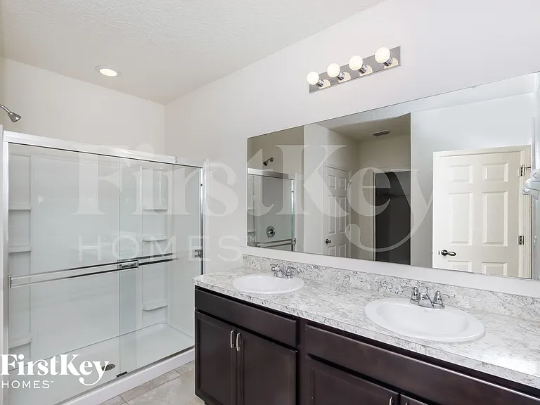 374 Sauders Rd SE — Photo 10
