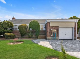 39 Caroline Ave, Elmont, NY 11003