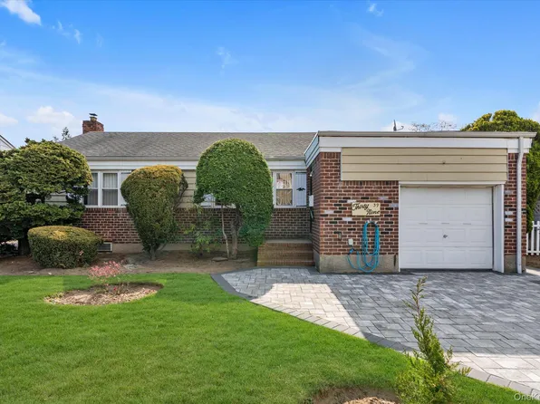 39 Caroline Avenue, Elmont, NY 11003