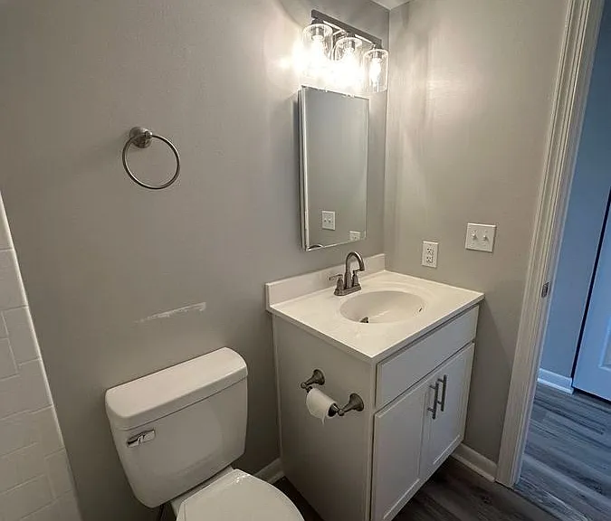1125 Light St #B — Photo 9
