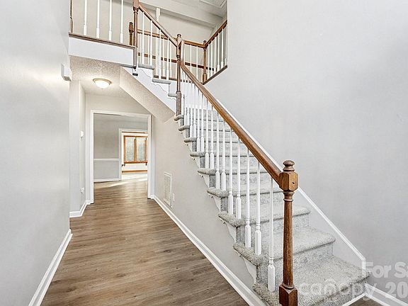 3rd image of 1112 Thoroughbred Pl NW