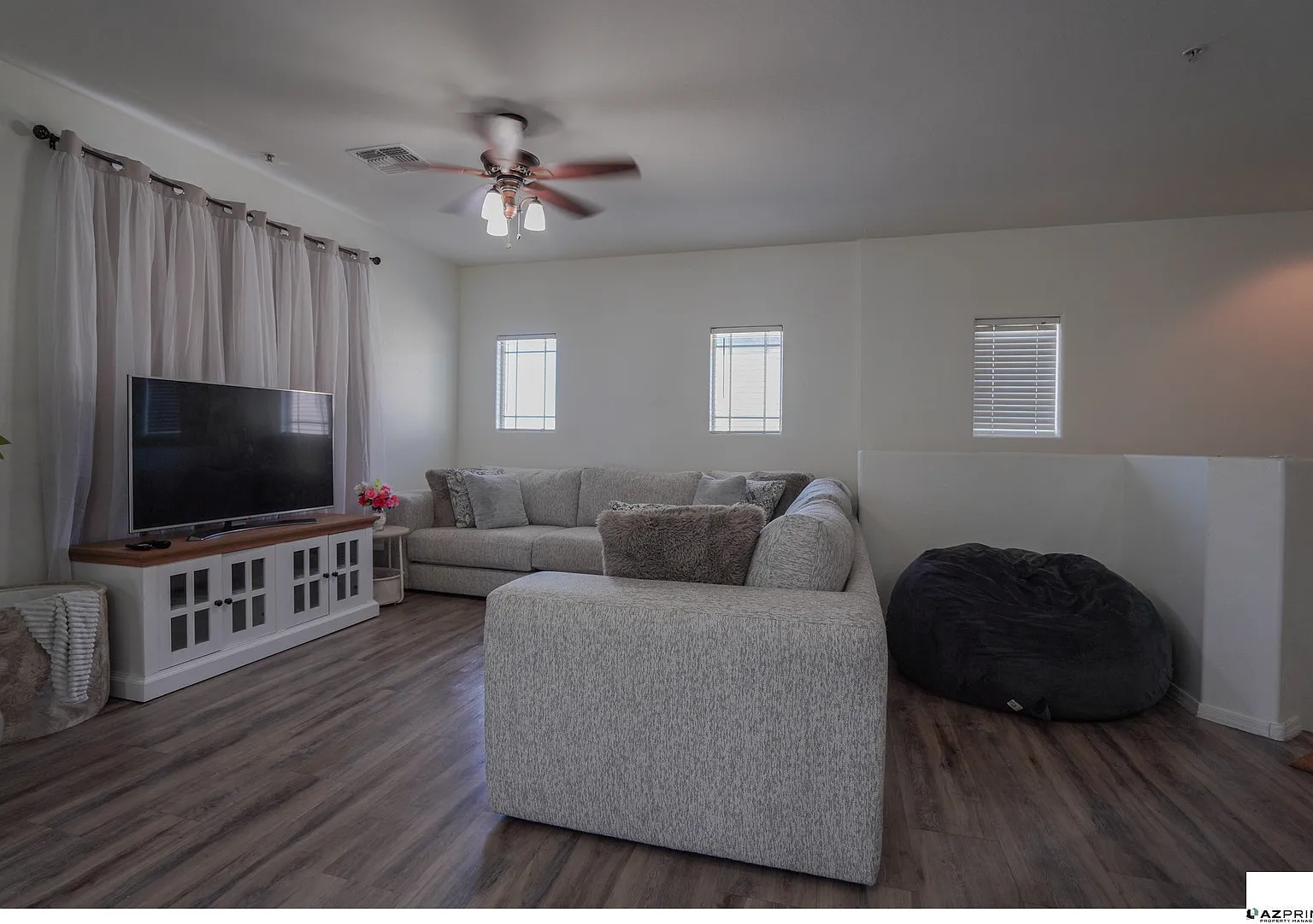 Make Yourself At Home In This Inviting 2/2 Townhome Perfectly Situated In The Desirable Daravante Co — Photo 4