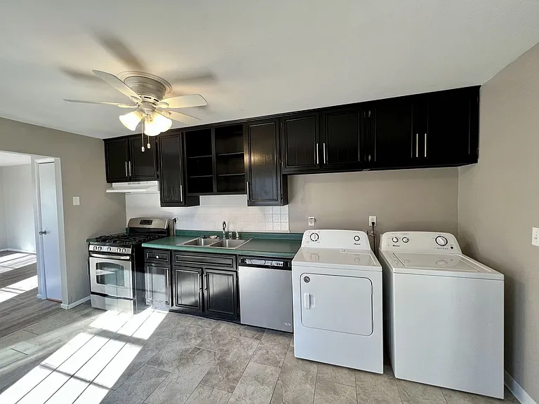 1426 Dillon Dr — Photo 5