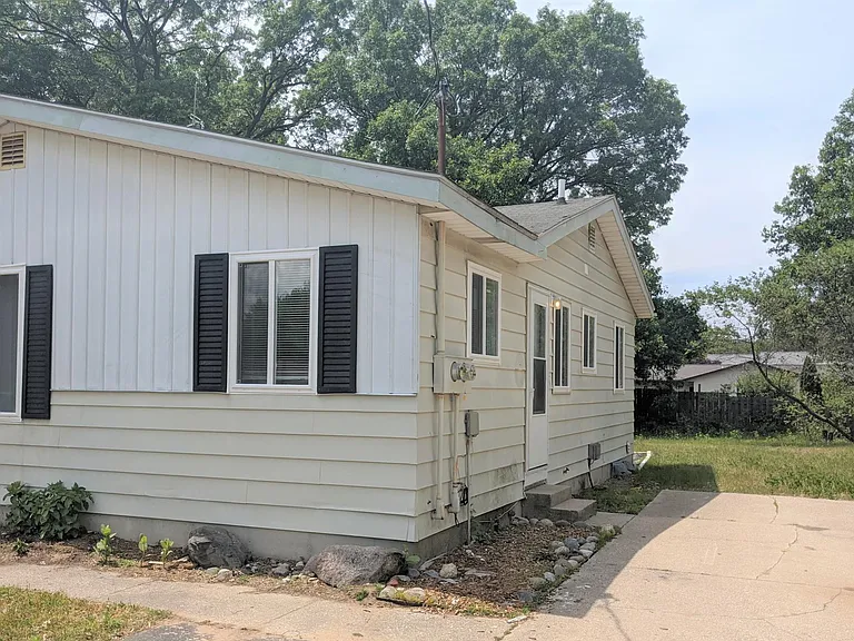 2497 Briarwood Dr — Photo 1