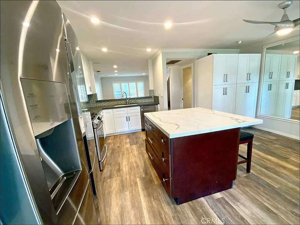 2 bed, 1.5 bath, 1232 sqft, $4,000 — Photo 2
