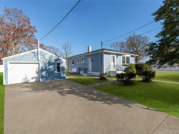 345 41 ST Street, Copiague, NY 11726