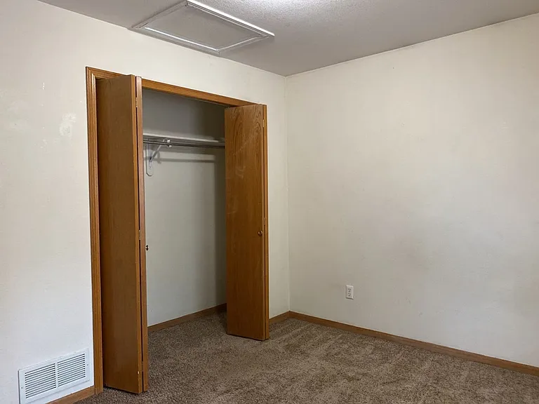 610 S Whitcomb St #B — Photo 21