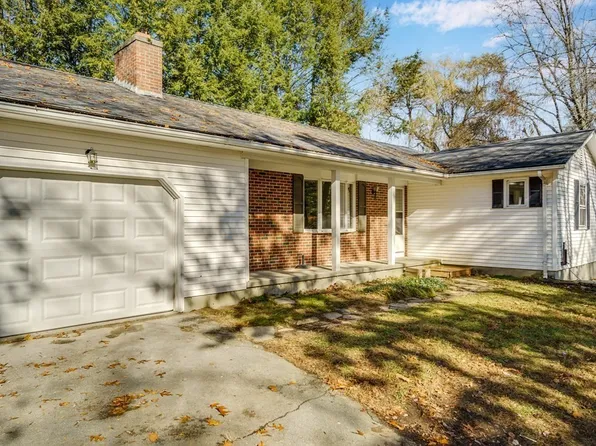 51 Hunters Hill Cir, Amherst, MA 01002